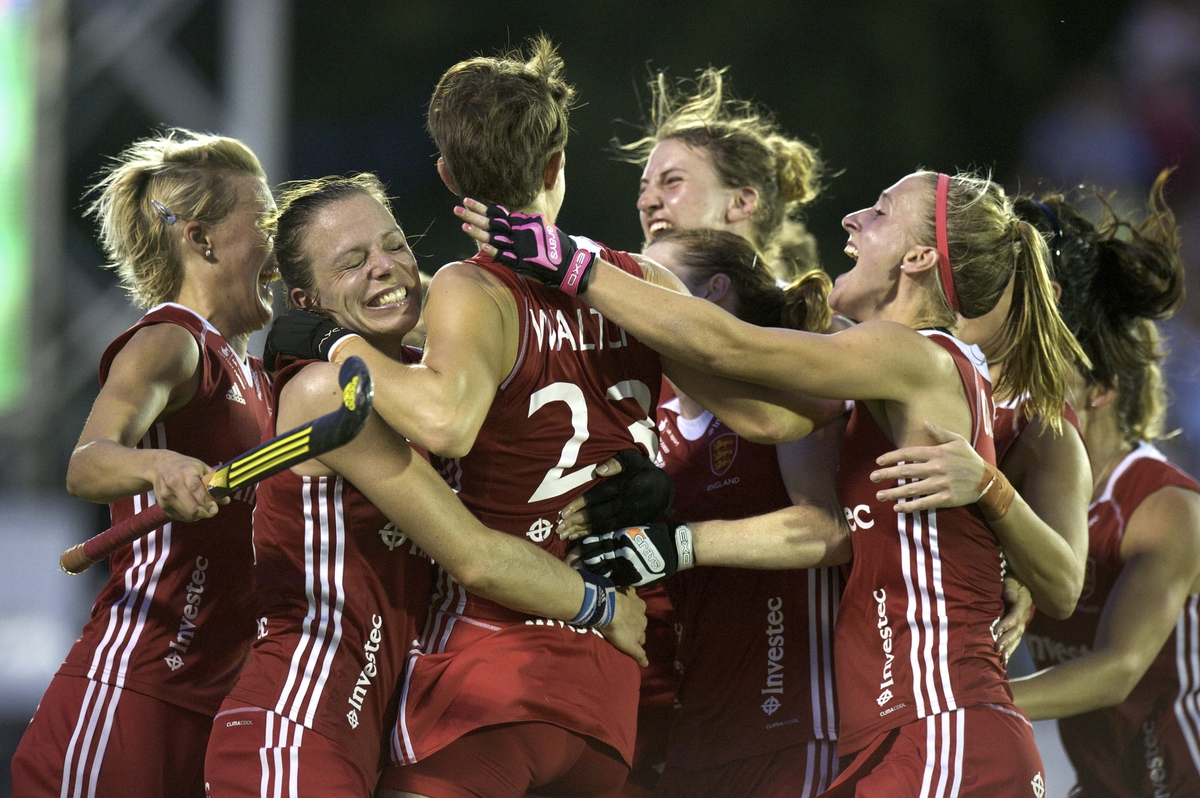 England celebrate winning bronze in the Argentina World League Final.jpg